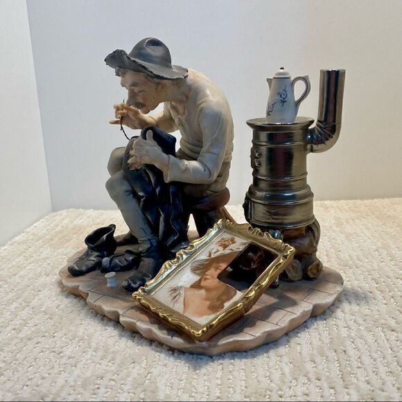 Vintage Pucci Bisque Sculpture “For Want of a Patch” 2405 Extremely Rare/Unique - Picture 10 of 15